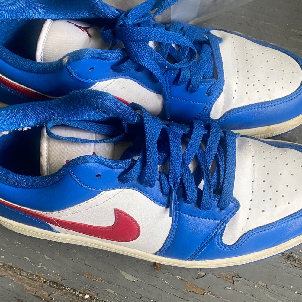 Nike White and Blue Sneakers with Red Accents